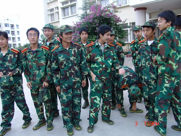 新生:马上要见到教官们了,激动啊!